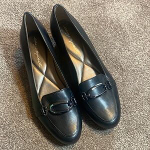 Easy Spirit Women’s Black Leather Low Heeled Pumps Shoes Size 8.5 W